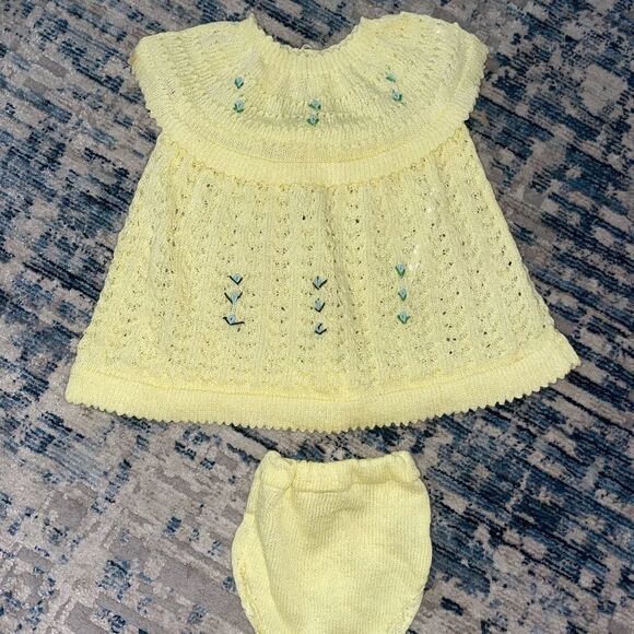 🚨 3 for $25 - VINTAGE Handmade Knit Baby Dress - Picture 2 of 14